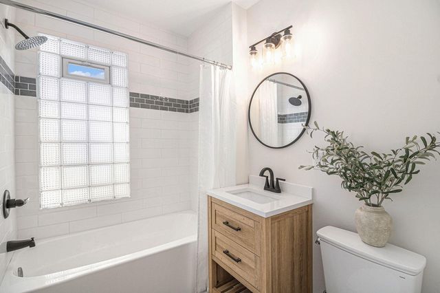 1025 Mahtomedi Avenue, Mahtomedi, MN 55115