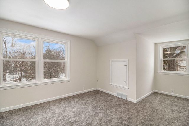 1025 Mahtomedi Avenue, Mahtomedi, MN 55115