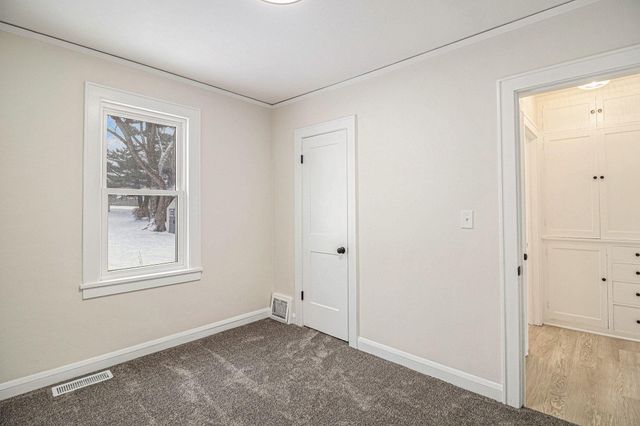 1025 Mahtomedi Avenue, Mahtomedi, MN 55115