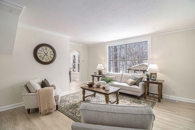 1025 Mahtomedi Avenue, Mahtomedi, MN 55115