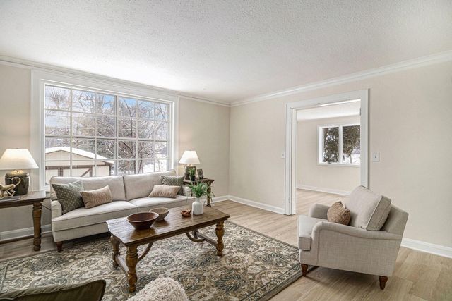 1025 Mahtomedi Avenue, Mahtomedi, MN 55115