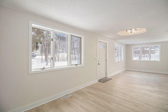 1025 Mahtomedi Avenue, Mahtomedi, MN 55115