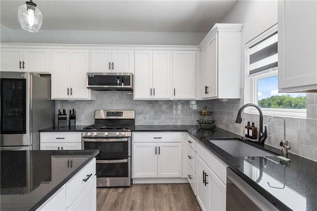 3102 Katy Trail Drive, Harrisonville, MO 64701