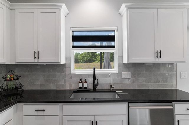 3102 Katy Trail Drive, Harrisonville, MO 64701