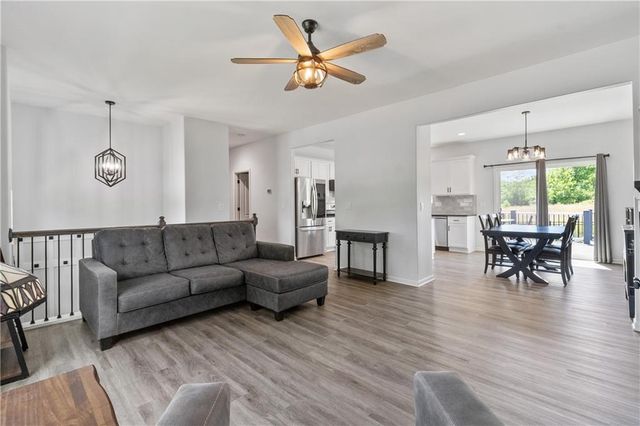 3102 Katy Trail Drive, Harrisonville, MO 64701