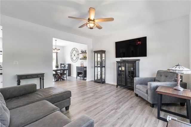 3102 Katy Trail Drive, Harrisonville, MO 64701