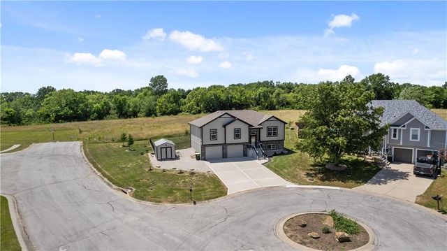 3102 Katy Trail Drive, Harrisonville, MO 64701