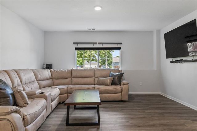 3102 Katy Trail Drive, Harrisonville, MO 64701