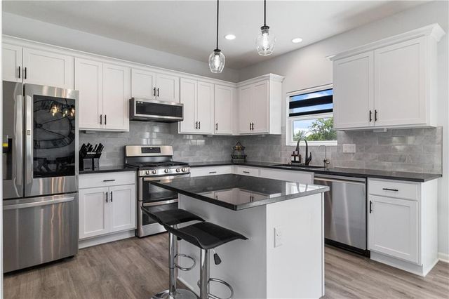 3102 Katy Trail Drive, Harrisonville, MO 64701