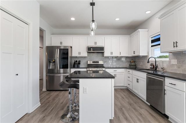 3102 Katy Trail Drive, Harrisonville, MO 64701