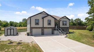 3102 Katy Trail Drive, Harrisonville, MO 64701