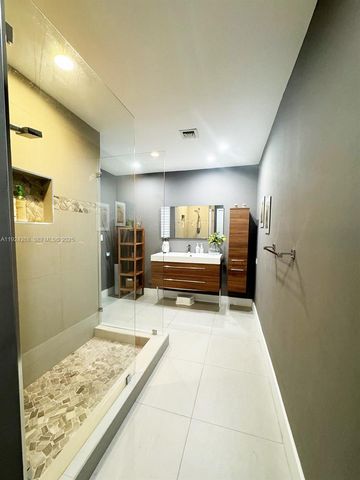 5800 SW 73rd Ave, Miami, FL 33143