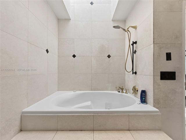 9720 E Calusa Club Dr, Miami, FL 33186