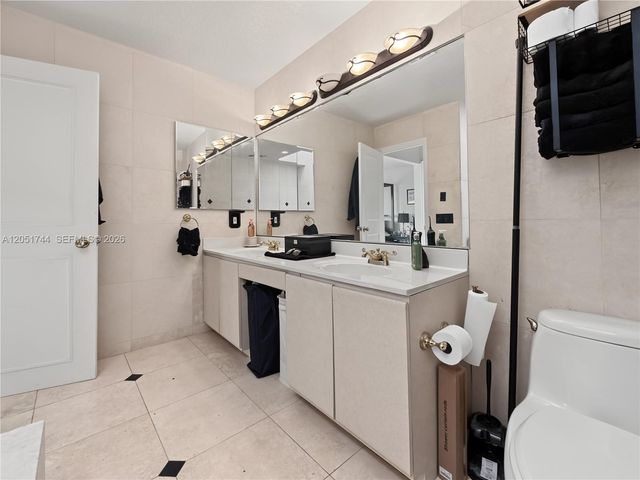 9720 E Calusa Club Dr, Miami, FL 33186