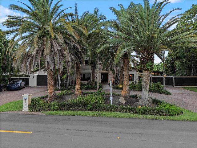9720 E Calusa Club Dr, Miami, FL 33186