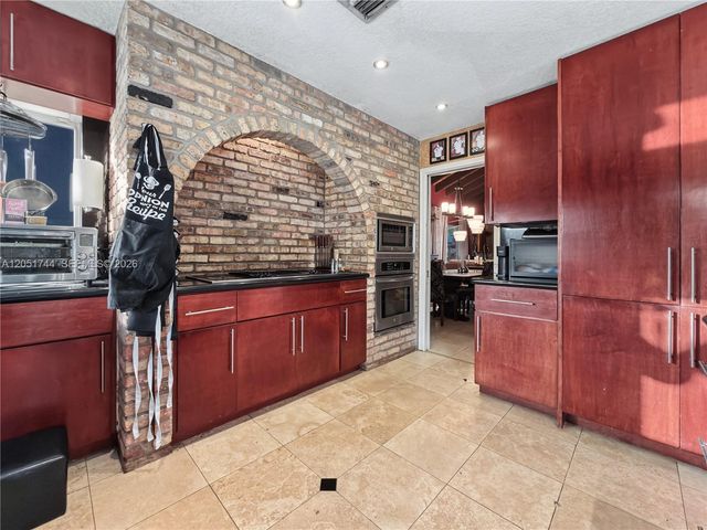 9720 E Calusa Club Dr, Miami, FL 33186
