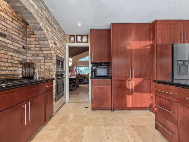 9720 E Calusa Club Dr, Miami, FL 33186