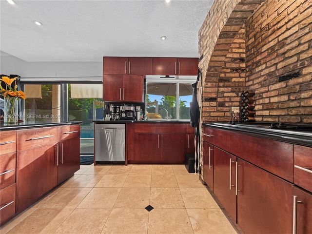 9720 E Calusa Club Dr, Miami, FL 33186