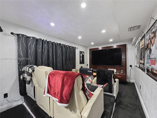 9720 E Calusa Club Dr, Miami, FL 33186