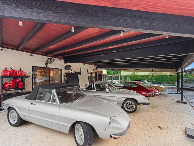 9720 E Calusa Club Dr, Miami, FL 33186