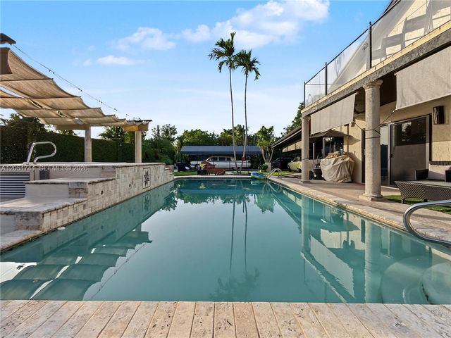 9720 E Calusa Club Dr, Miami, FL 33186