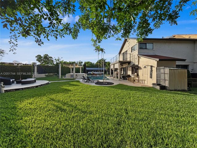 9720 E Calusa Club Dr, Miami, FL 33186