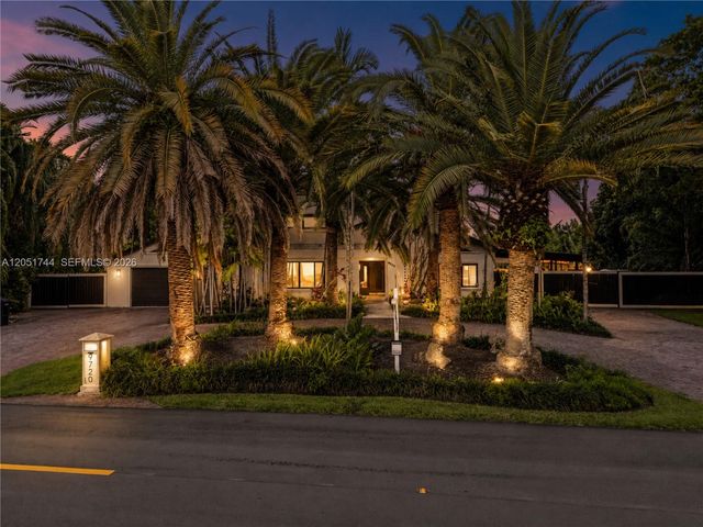 9720 E Calusa Club Dr, Miami, FL 33186