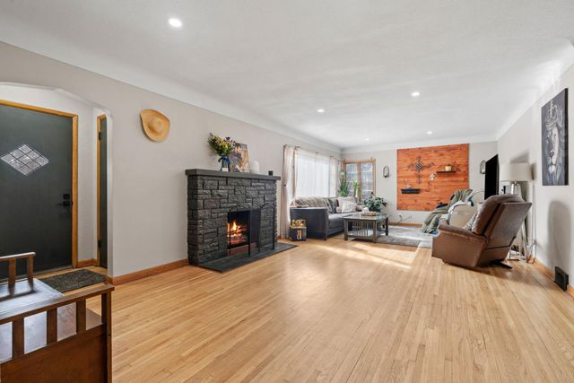 345 Capitol View Avenue, Roseville, MN 55113