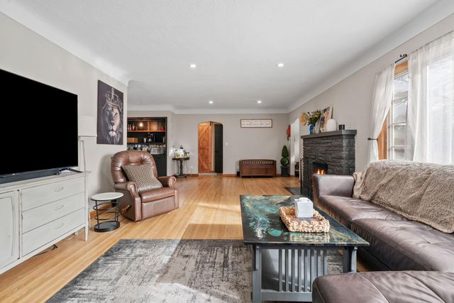 345 Capitol View Avenue, Roseville, MN 55113