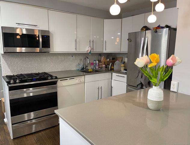 22 Glenbrook Road APT 304, Stamford, CT 06902