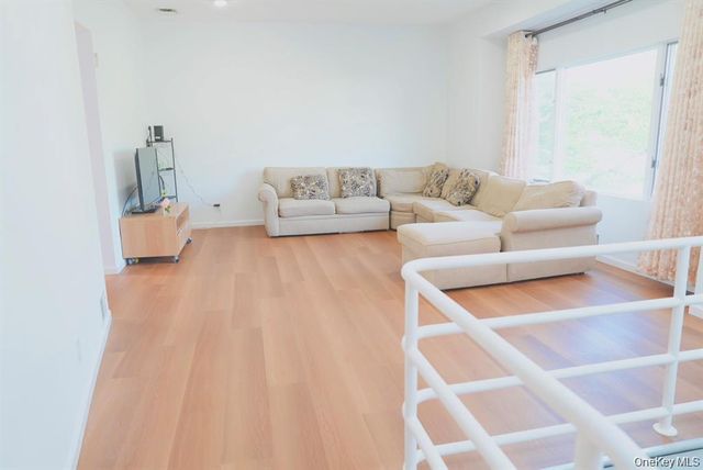 23 Clinton Lane, Jericho, NY 11753