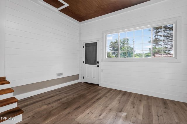 1213 East Church Street, Greeneville, TN 37745