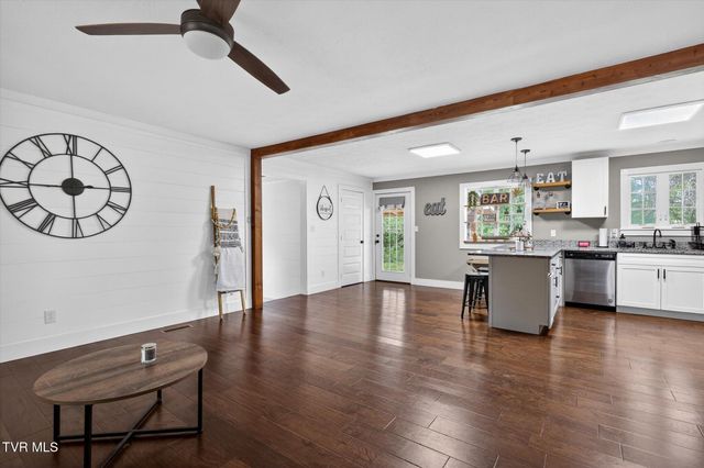 1213 East Church Street, Greeneville, TN 37745