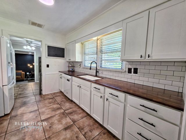 1865 Live Oak Drive, Shreveport, LA 71118