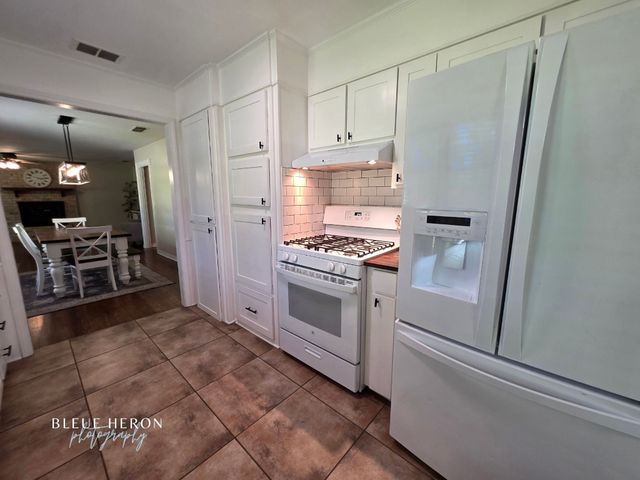 1865 Live Oak Drive, Shreveport, LA 71118
