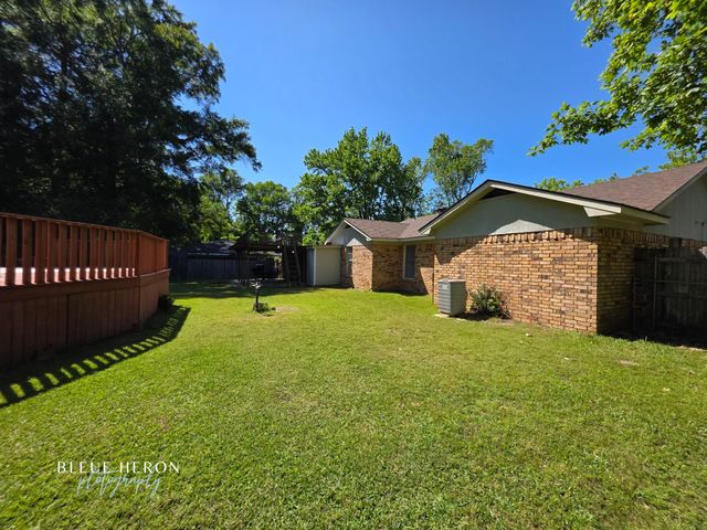1865 Live Oak Drive, Shreveport, LA 71118