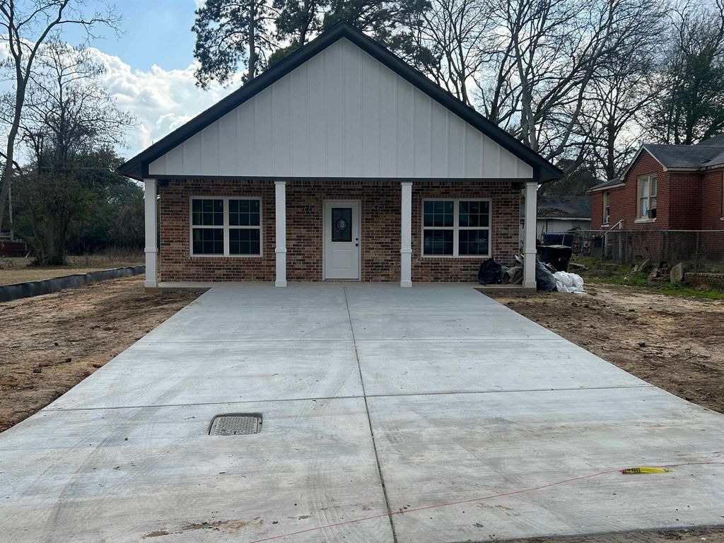 902 Butler Drive, Longview, TX 75602