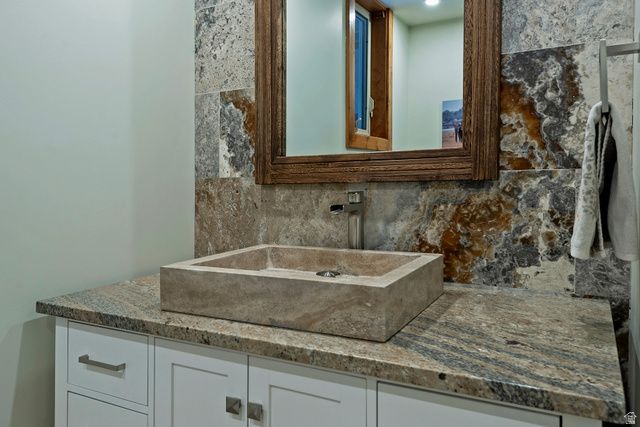 12189 S KODIAK CT, Draper, UT 84020