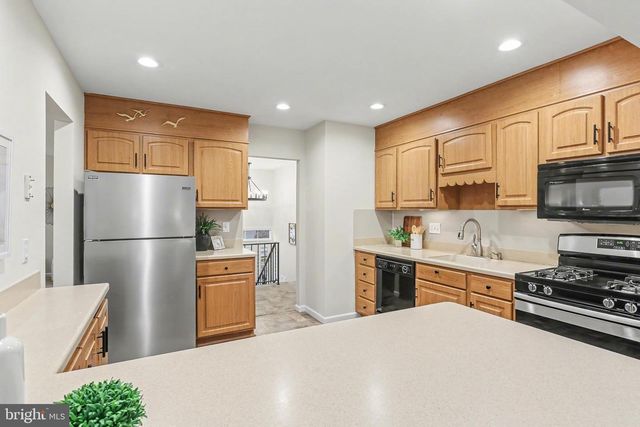 6030 PARKSIDE CT, East Petersburg, PA 17520