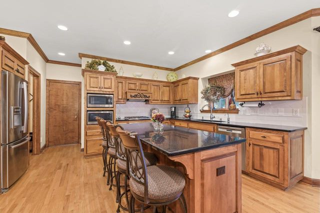 2820 Norman DRIVE, Brookfield, WI 53045