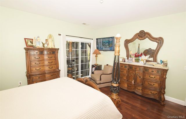209 Okeefe Court, Oakdale, NY 11769