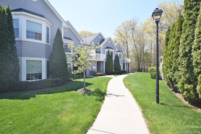 209 Okeefe Court, Oakdale, NY 11769