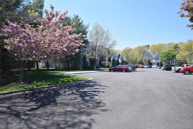 209 Okeefe Court, Oakdale, NY 11769