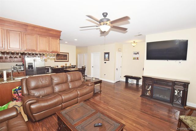 209 Okeefe Court, Oakdale, NY 11769