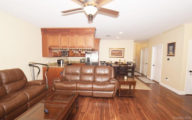 209 Okeefe Court, Oakdale, NY 11769