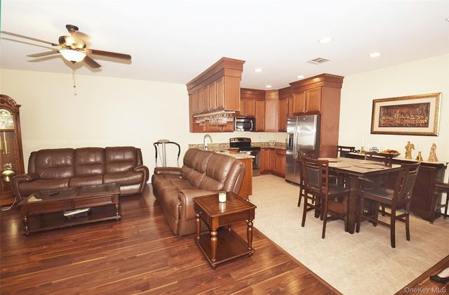 209 Okeefe Court, Oakdale, NY 11769