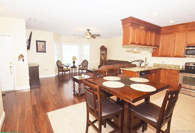 209 Okeefe Court, Oakdale, NY 11769