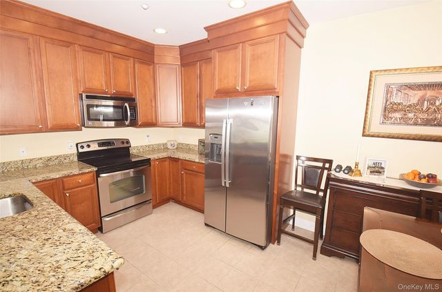 209 Okeefe Court, Oakdale, NY 11769