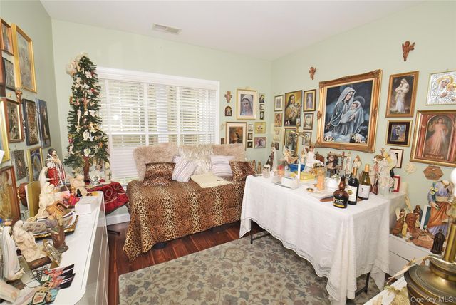 209 Okeefe Court, Oakdale, NY 11769