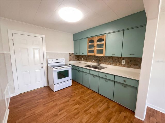 4607 E YUKON STREET, Tampa, FL 33617